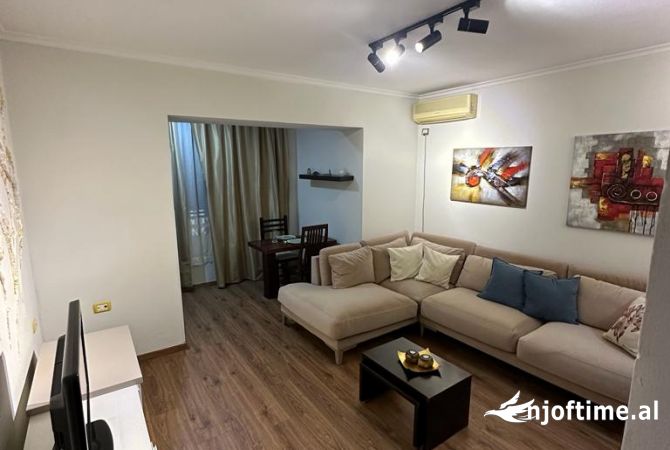 Shtepi me qera Apartament ne Tirane, 1+1, Mobilimi E mobiluar, Pagesa 599  Euro.