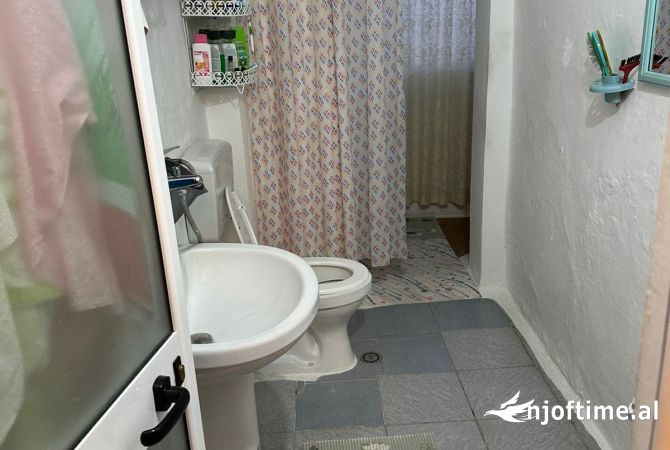Shtepi me qera Apartament ne Tirane, 2+1, Mobilimi E mobiluar, Pagesa 499  Euro.