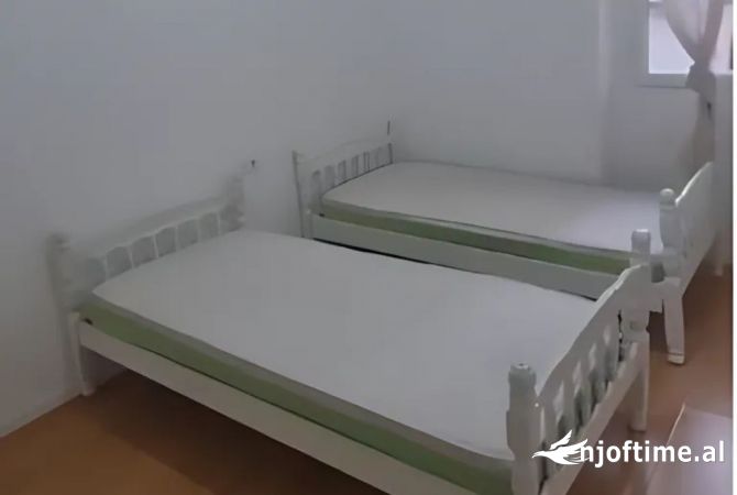 Shtepi me qera Apartament ne Tirane, 2+1, Mobilimi Pjeserisht e mobiluar, Pagesa 600  Euro.