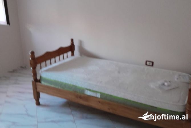 Shtepi me qera Apartament ne Tirane, 2+1, Mobilimi E mobiluar, Pagesa 349  Euro.