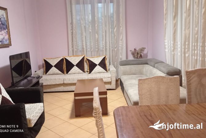 Shtepi me qera 2+1 ne Tirane - 400 Euro