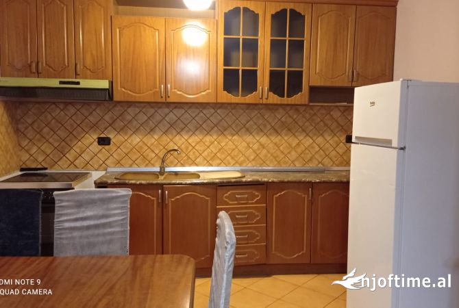 Shtepi me qera 2+1 ne Tirane - 400 Euro