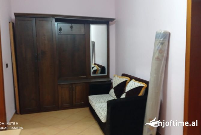 Shtepi me qera Apartament ne Tirane, 2+1, Mobilimi E mobiluar, Pagesa 400  Euro.