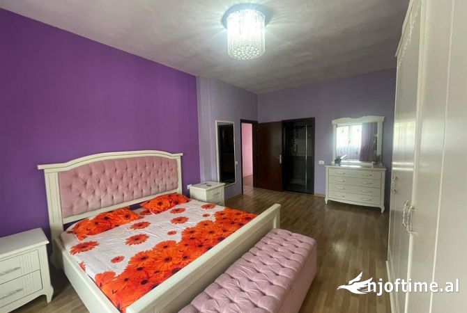 Shtepi me qera Shtepi Private ne Tirane, 3+1, Mobilimi E mobiluar, Pagesa 1,350  Euro.