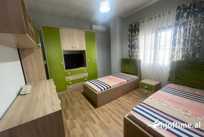 Shtepi me qera Shtepi Private ne Tirane, 3+1, Mobilimi E mobiluar, Pagesa 1,350  Euro.
