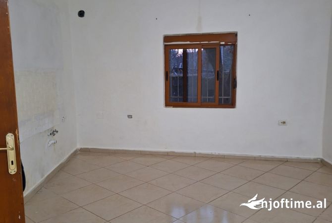 Shtepi me qera 3+1 ne Tirane - 349 Euro