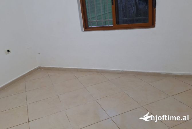 Shtepi me qera 3+1 ne Tirane - 349 Euro