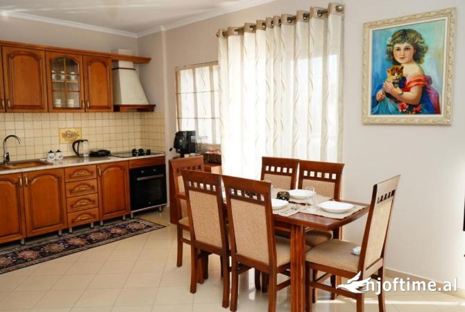 Shtepi me qera Apartament ne Tirane, 2+1, Mobilimi E mobiluar, Pagesa 780  Euro.