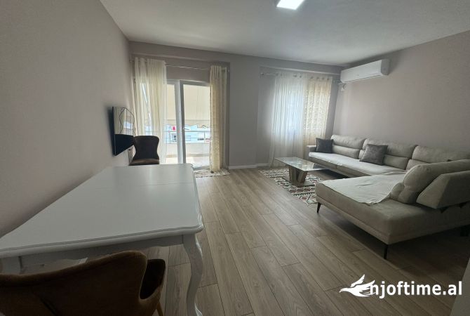 Shtepi me qera Apartament ne Tirane, 2+1, Mobilimi E mobiluar, Pagesa 500  Euro.