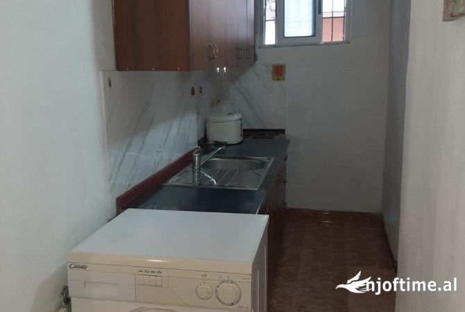 Shtepi me qera Apartament ne Tirane, 1+1, Mobilimi E mobiluar, Pagesa 400  Euro.
