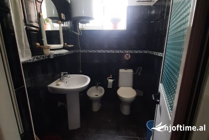 Shtepi me qera Apartament ne Tirane, 1+1, Mobilimi E mobiluar, Pagesa 399  Euro.