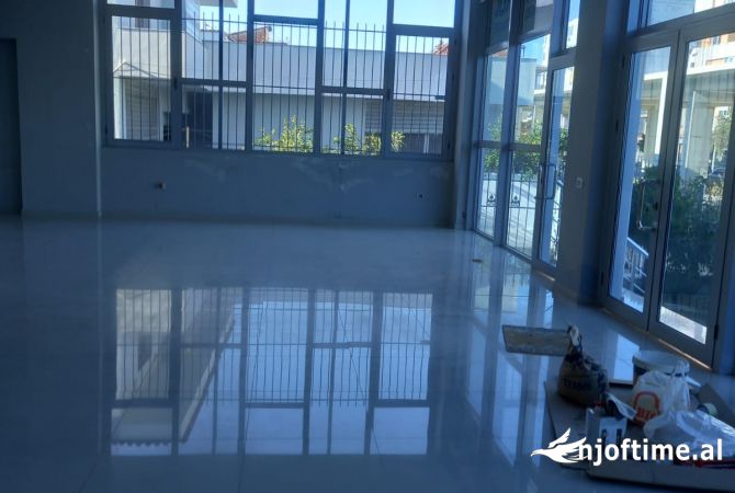 Ambient biznesi me qera 1+1 ne Tirane - 1,000 Euro
