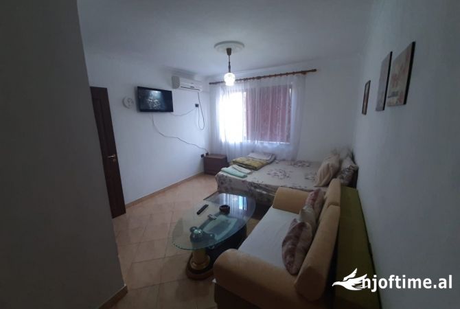 Shtepi me qera Apartament ne Tirane, 1+1, Mobilimi E mobiluar, Pagesa 499  Euro.