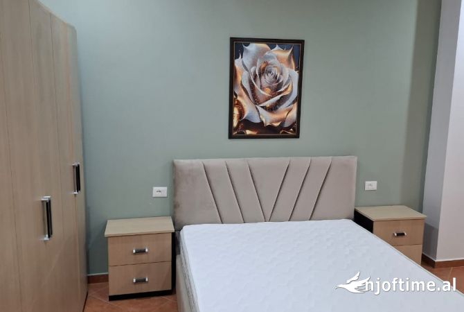 Shtepi me qera Apartament ne Tirane, 1+1, Mobilimi E mobiluar, Pagesa 398  Euro.