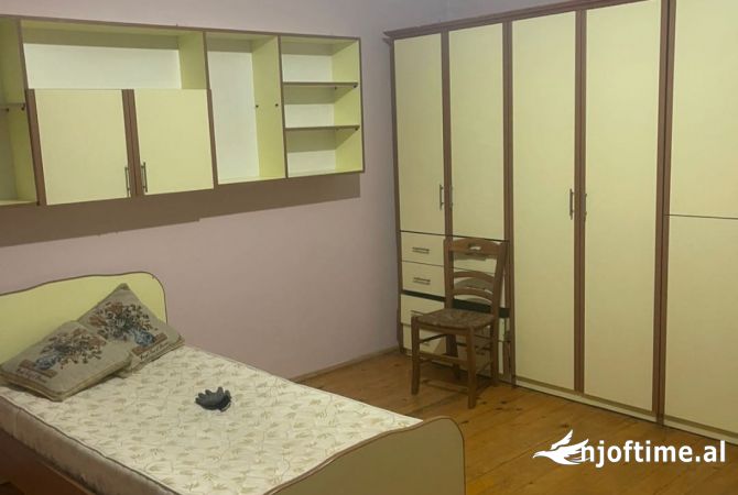Shtepi me qera Apartament ne Tirane, 1+1, Mobilimi E mobiluar, Pagesa 400  Euro.