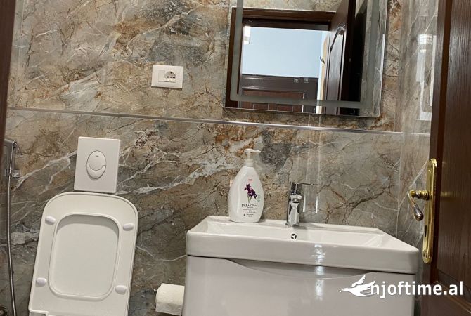 Shtepi me qera Apartament ne Tirane, 2+1, Mobilimi E mobiluar, Pagesa 400  Euro.