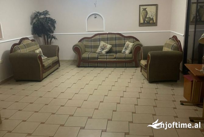 Shtepi me qera 2+1 ne Tirane - 360 Euro