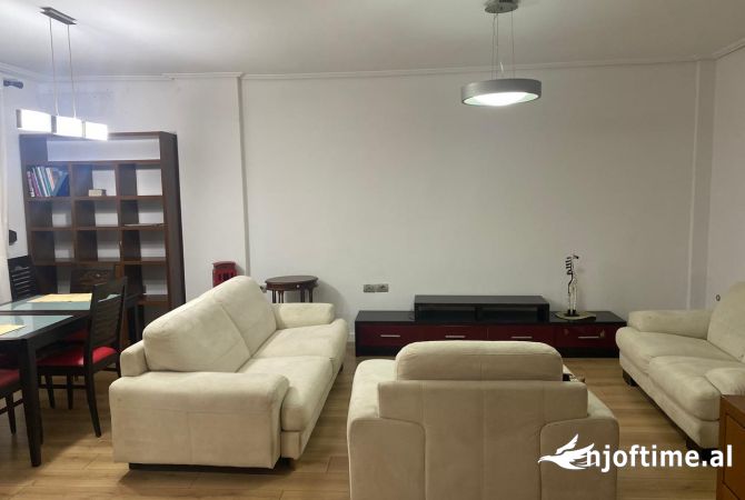 Shtepi me qera Apartament ne Tirane, 2+1, Mobilimi E mobiluar, Pagesa 650  Euro.