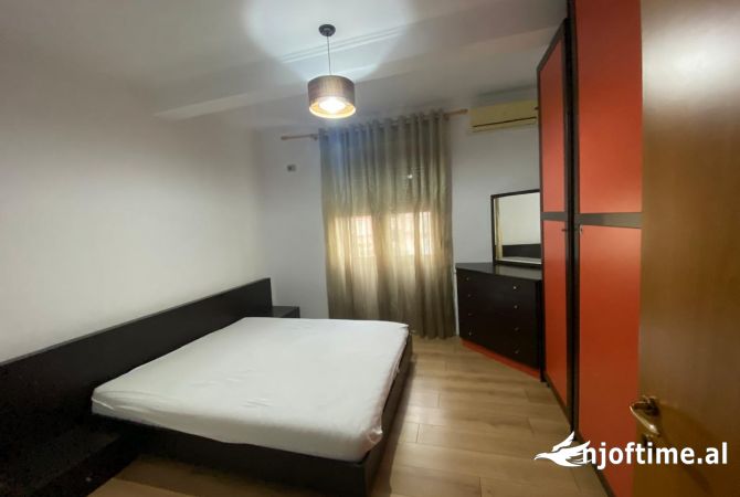Shtepi me qera Apartament ne Tirane, 2+1, Mobilimi E mobiluar, Pagesa 650  Euro.