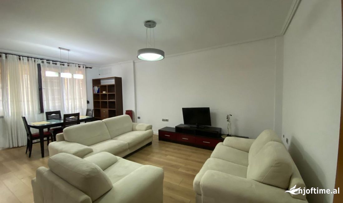 Shtepi me qera Apartament ne Tirane, 2+1, Mobilimi E mobiluar, Pagesa 650  Euro.