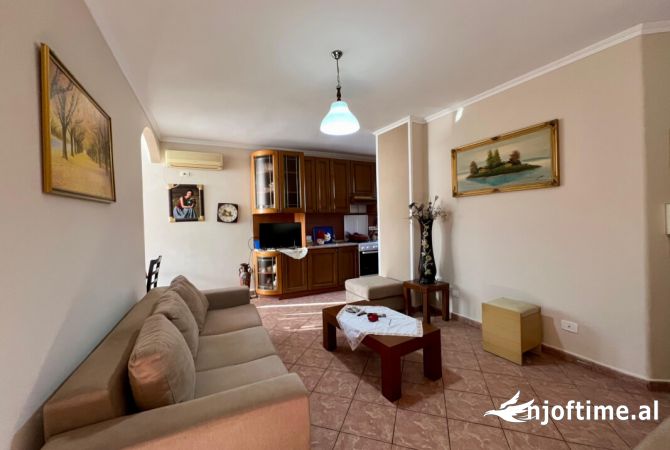 Shtepi me qera 2+1 ne Tirane - 580 Euro