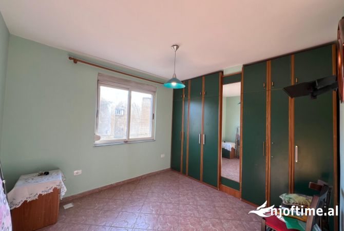 Shtepi me qera Apartament ne Tirane, 2+1, Mobilimi E mobiluar, Pagesa 580  Euro.