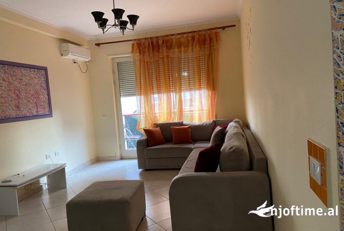 Shtepi me qera 2+1 ne Tirane - 450 Euro