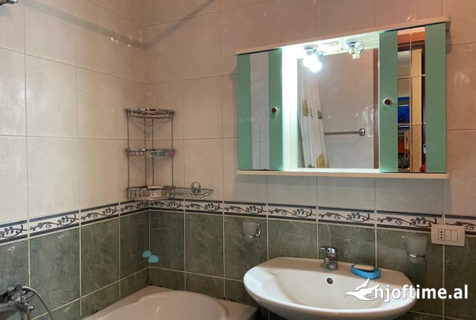 Shtepi me qera Apartament ne Tirane, 2+1, Mobilimi E mobiluar, Pagesa 450  Euro.