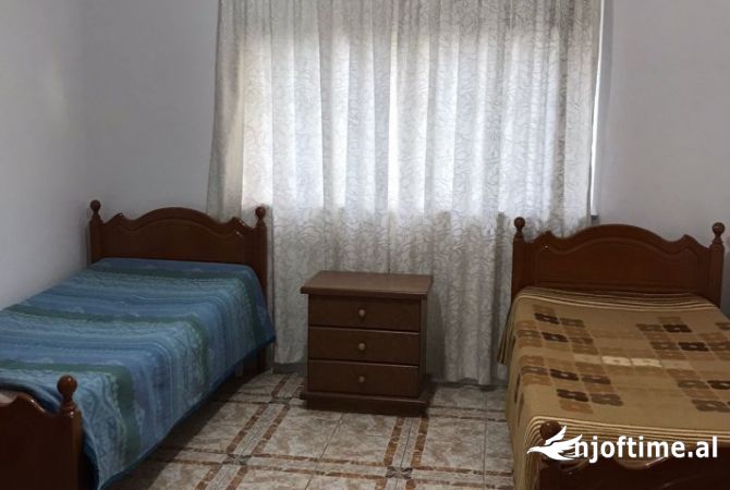 Shtepi me qera Apartament ne Tirane, 3+1, Mobilimi E mobiluar, Pagesa 530  Euro.
