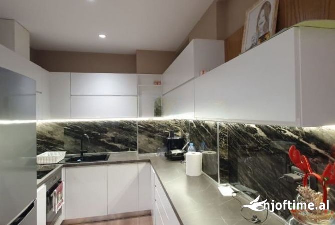 Shtepi me qera Apartament ne Tirane, 1+1, Mobilimi E mobiluar, Pagesa 700  Euro.