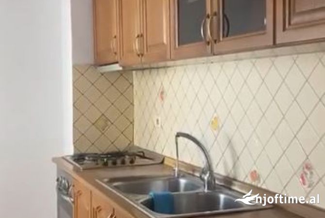 Shtepi me qera 2+1 ne Tirane - 350 Euro