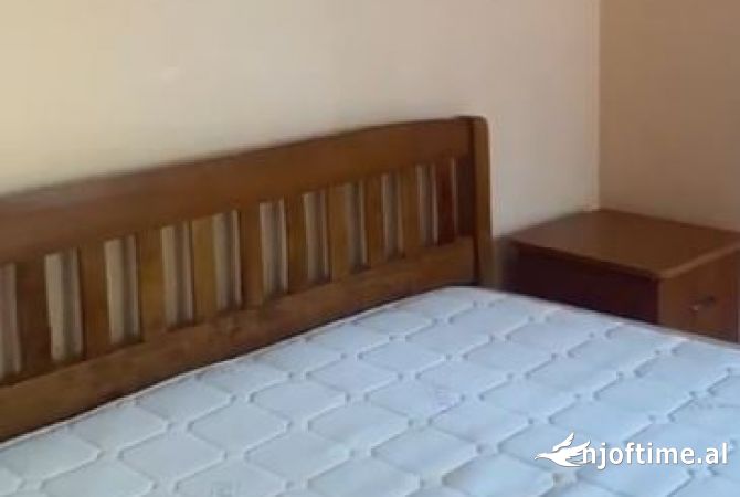 Shtepi me qera Apartament ne Tirane, 2+1, Mobilimi E mobiluar, Pagesa 350  Euro.