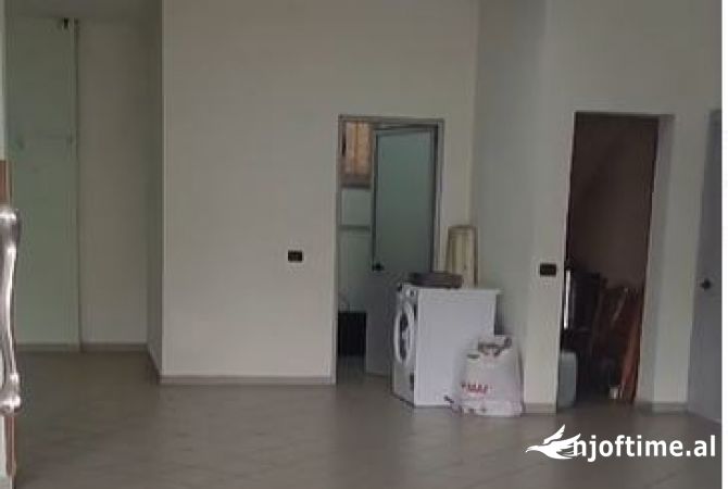 Ambient biznesi me qera 1+1 ne Tirane - 500 Euro