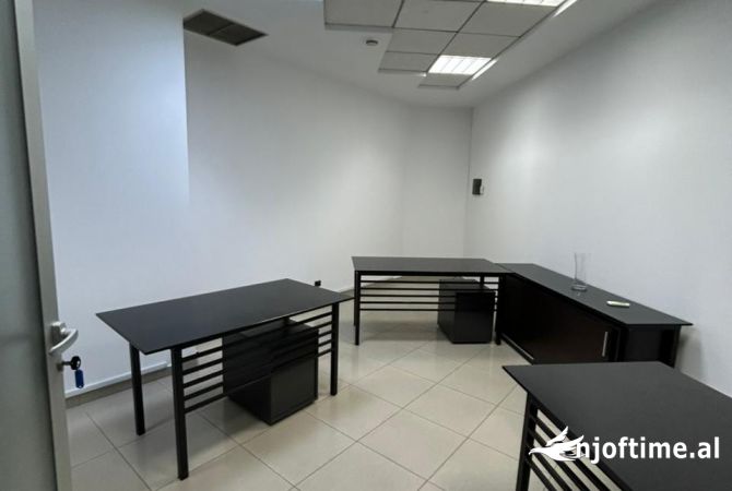 Ambient biznesi me qera 3+1 ne Tirane - 600 Euro