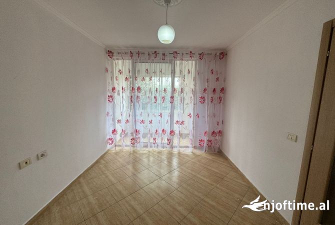 Shtepi ne shitje Apartament ne Tirane, 1+1, Mobilimi E mobiluar, Pagesa 92,000  Euro.