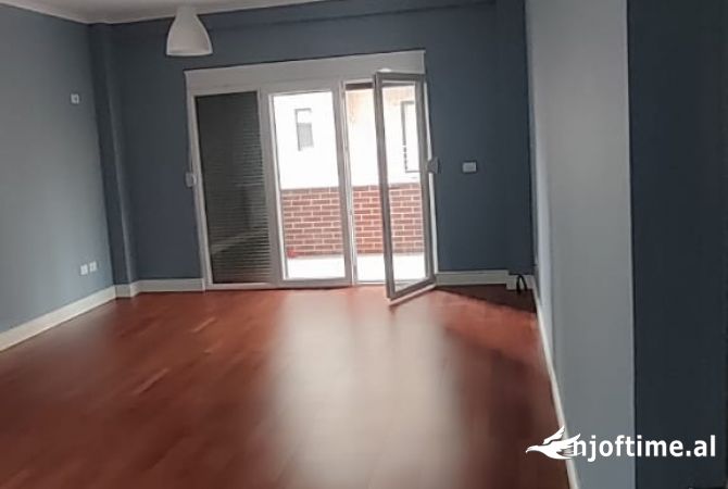 Shtepi me qera 2+1 ne Tirane - 350 Euro
