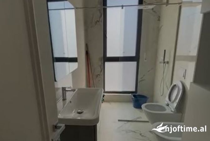 Shtepi me qera Apartament ne Tirane, 3+1, Mobilimi E mobiluar, Pagesa 1,000  Euro.