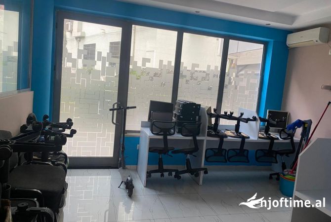 Ambient biznesi me qera 3+1 ne Tirane - 900 Euro