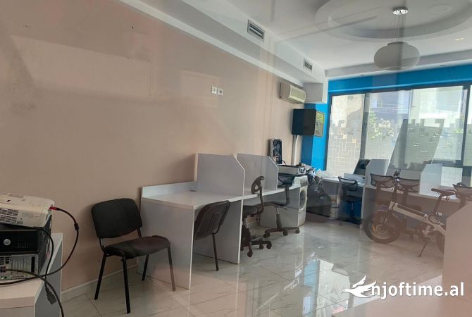 Ambient biznesi me qera 3+1 ne Tirane - 900 Euro
