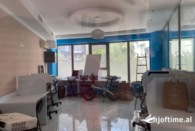 Ambient biznesi me qera 3+1 ne Tirane - 900 Euro