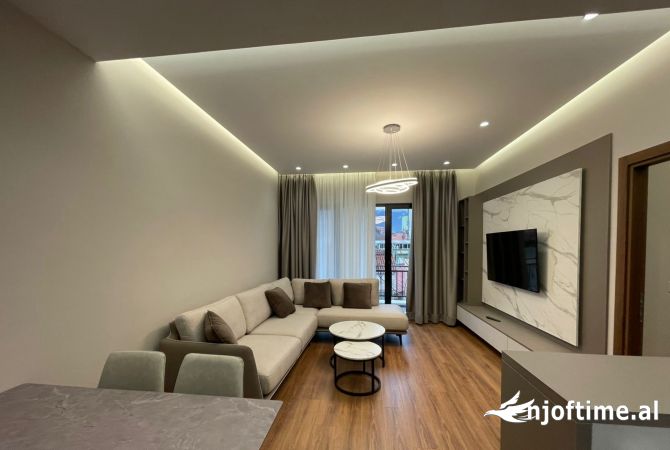 Shtepi me qera 2+1 ne Tirane - 830 Euro