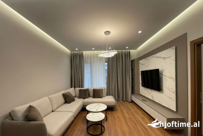 Shtepi me qera 2+1 ne Tirane - 830 Euro