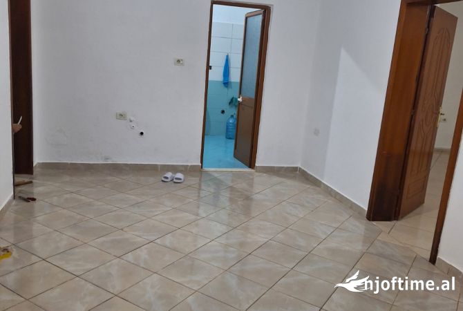 Shtepi me qera 2+1 ne Tirane - 349 Euro