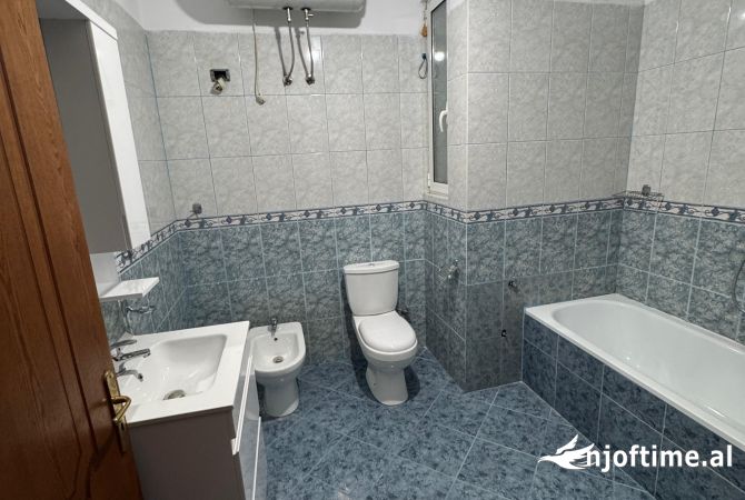Shtepi me qera Apartament ne Tirane, 2+1, Mobilimi E mobiluar, Pagesa 500  Euro.