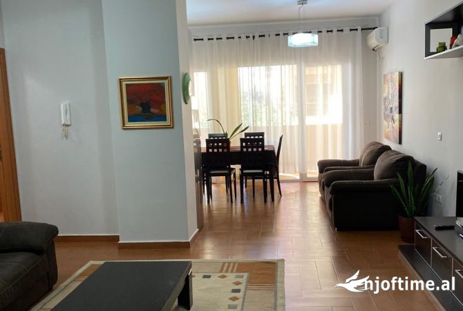 Shtepi me qera Apartament ne Tirane, 2+1, Mobilimi E mobiluar, Pagesa 600  Euro.