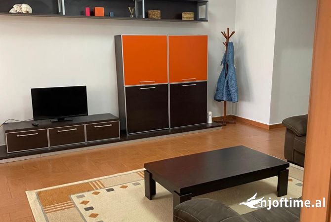 Shtepi me qera Apartament ne Tirane, 2+1, Mobilimi E mobiluar, Pagesa 600  Euro.