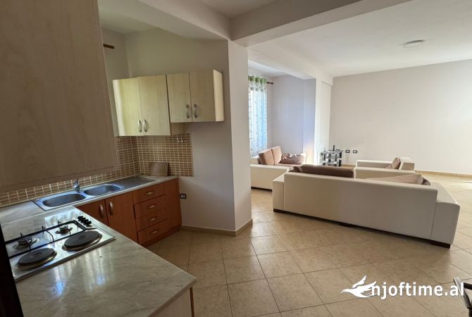 Shtepi me qera 2+1 ne Tirane - 400 Euro
