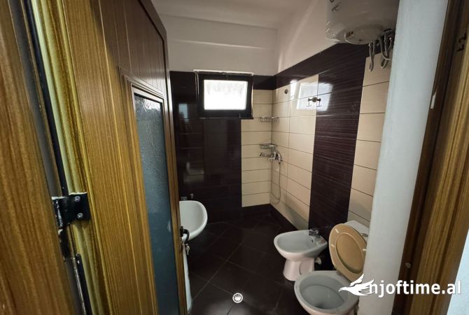 Shtepi me qera Apartament ne Tirane, 2+1, Mobilimi E mobiluar, Pagesa 400  Euro.