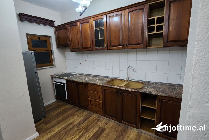 Shtepi me qera 2+1 ne Tirane - 699 Euro