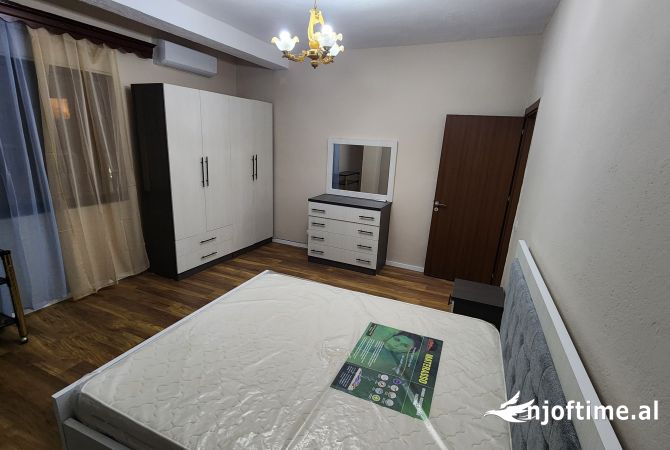Shtepi me qera Apartament ne Tirane, 2+1, Mobilimi E mobiluar, Pagesa 699  Euro.